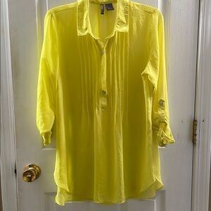 New Directions Yellow Pleated 3/4 Sleeve Blouse. Size M. Preowned.
